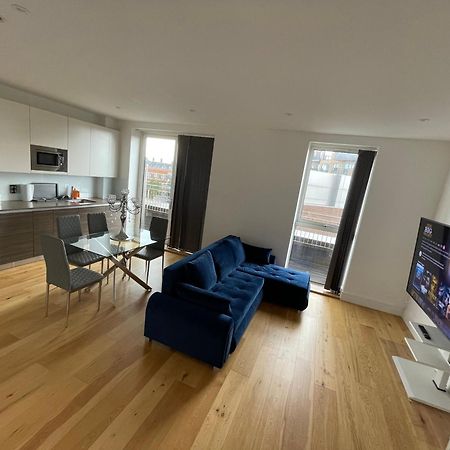 Luxury Top Floor Penthouse Apartment Near Heathrow London Eksteriør billede