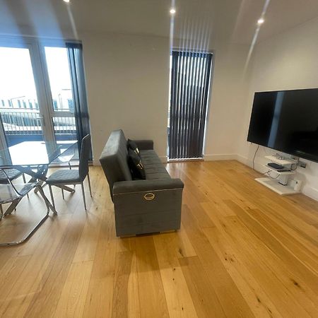 Luxury Top Floor Penthouse Apartment Near Heathrow London Eksteriør billede
