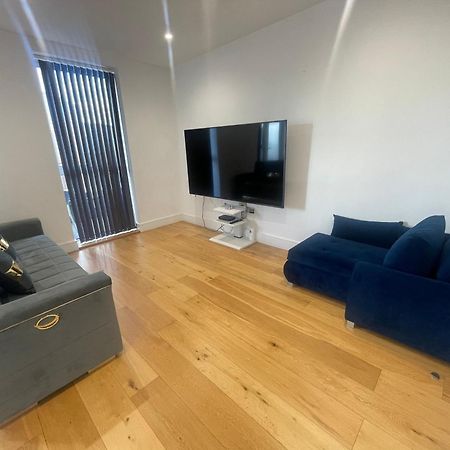 Luxury Top Floor Penthouse Apartment Near Heathrow London Eksteriør billede